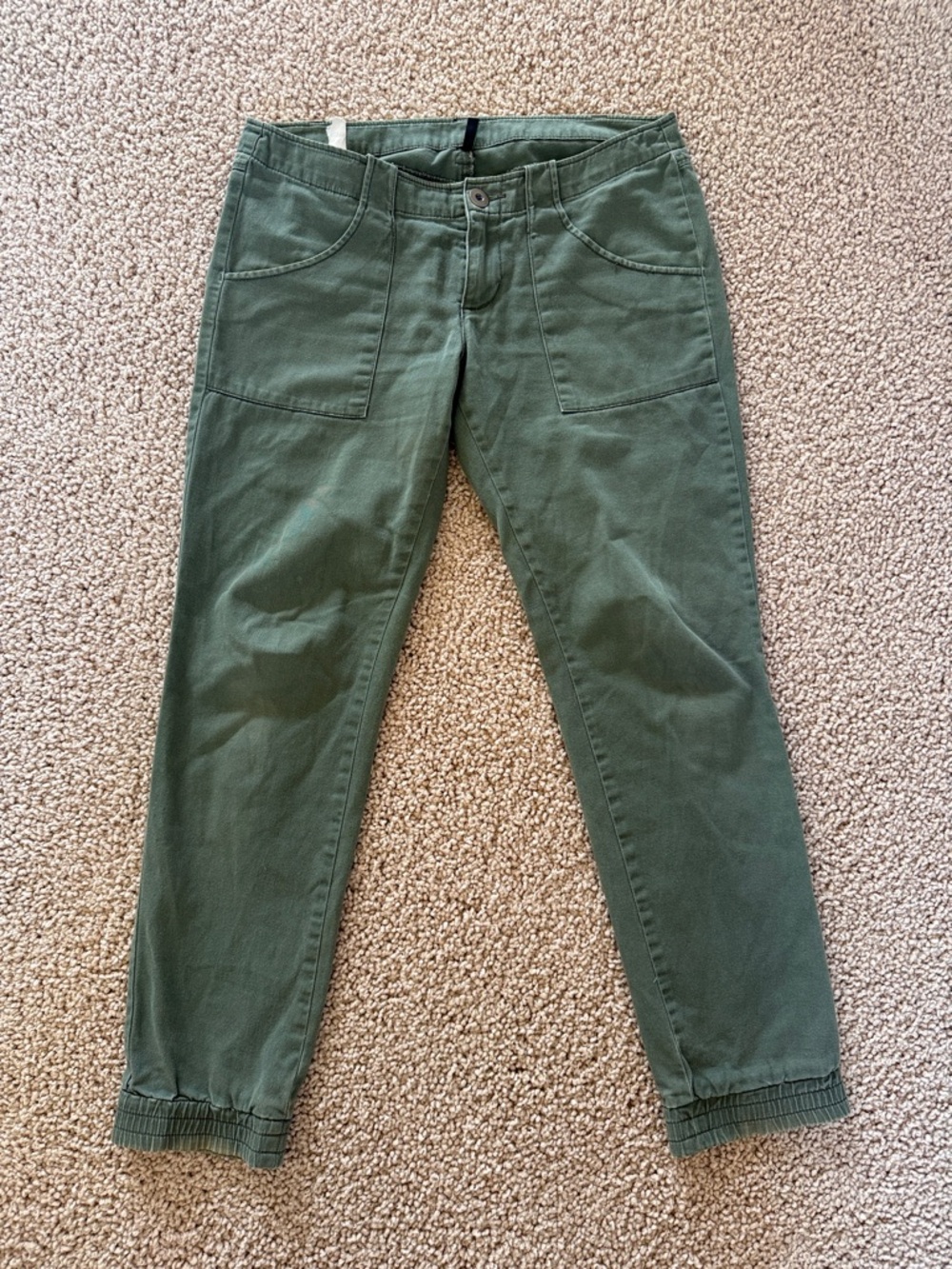 Vintage low rise Stile Benetton fitigue green pants Y2K. Size 40 EUR